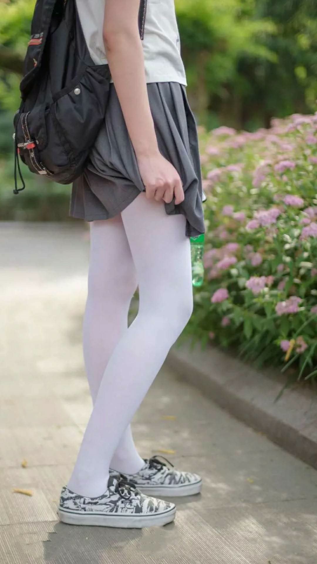 希腊蝶泳选手节奏控制得当，希腊花样游泳